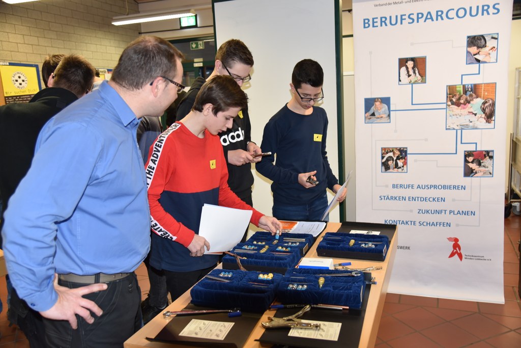 Organisiert vom Schulverwaltungsamt Neuss, Metall NRW und dem Technikzentrum Minden-Lübbecke. (Fotos Stadt Neuss, Gesamtschule a.d. Erft)