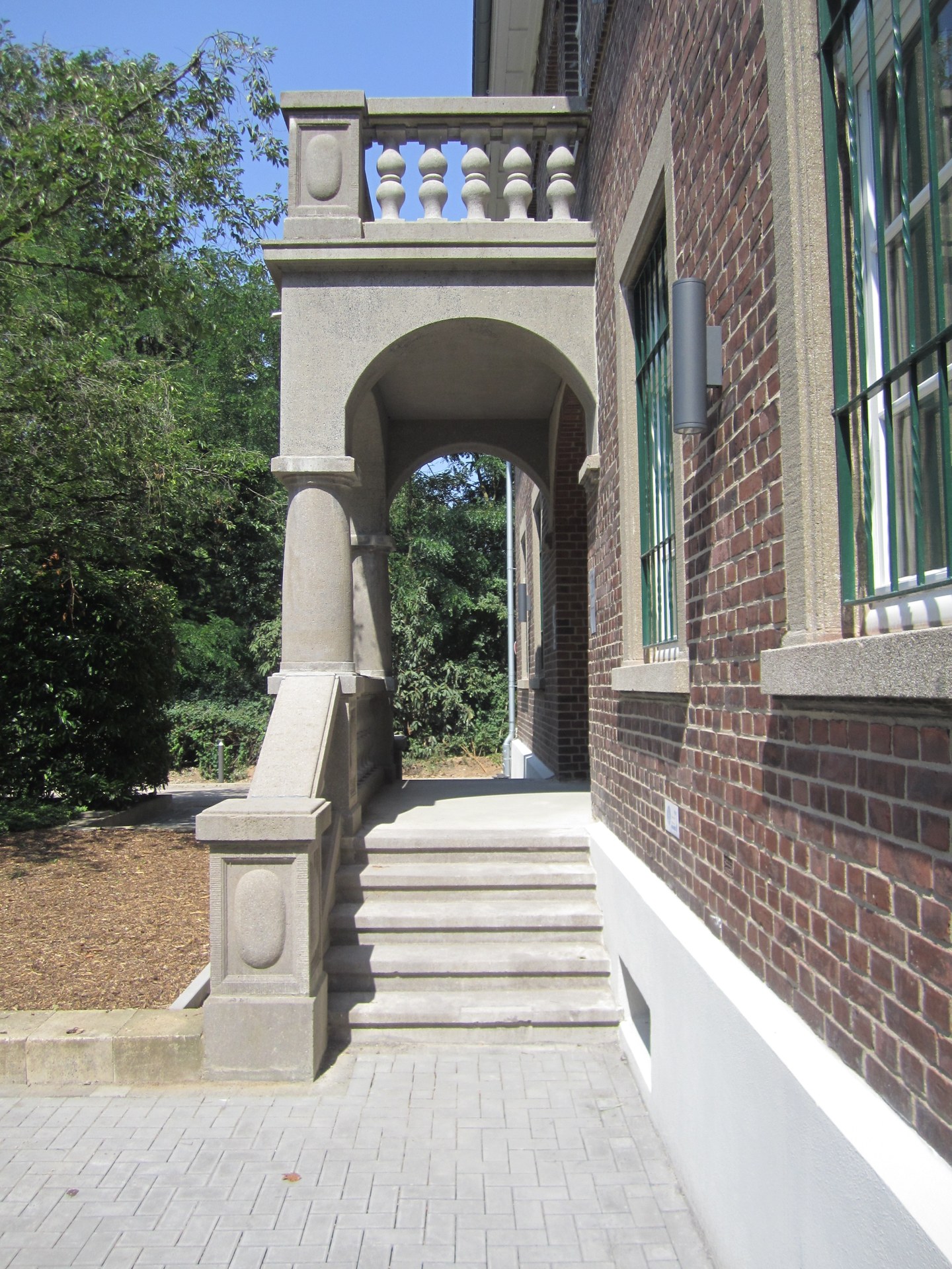 2019-07-01-Rathaus Norf-saniert-3.jpg