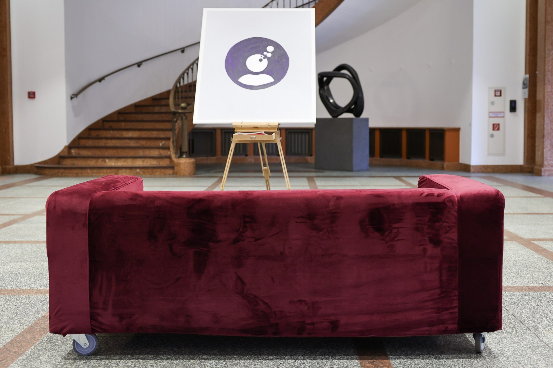 Lila_Sofa_02.jpg